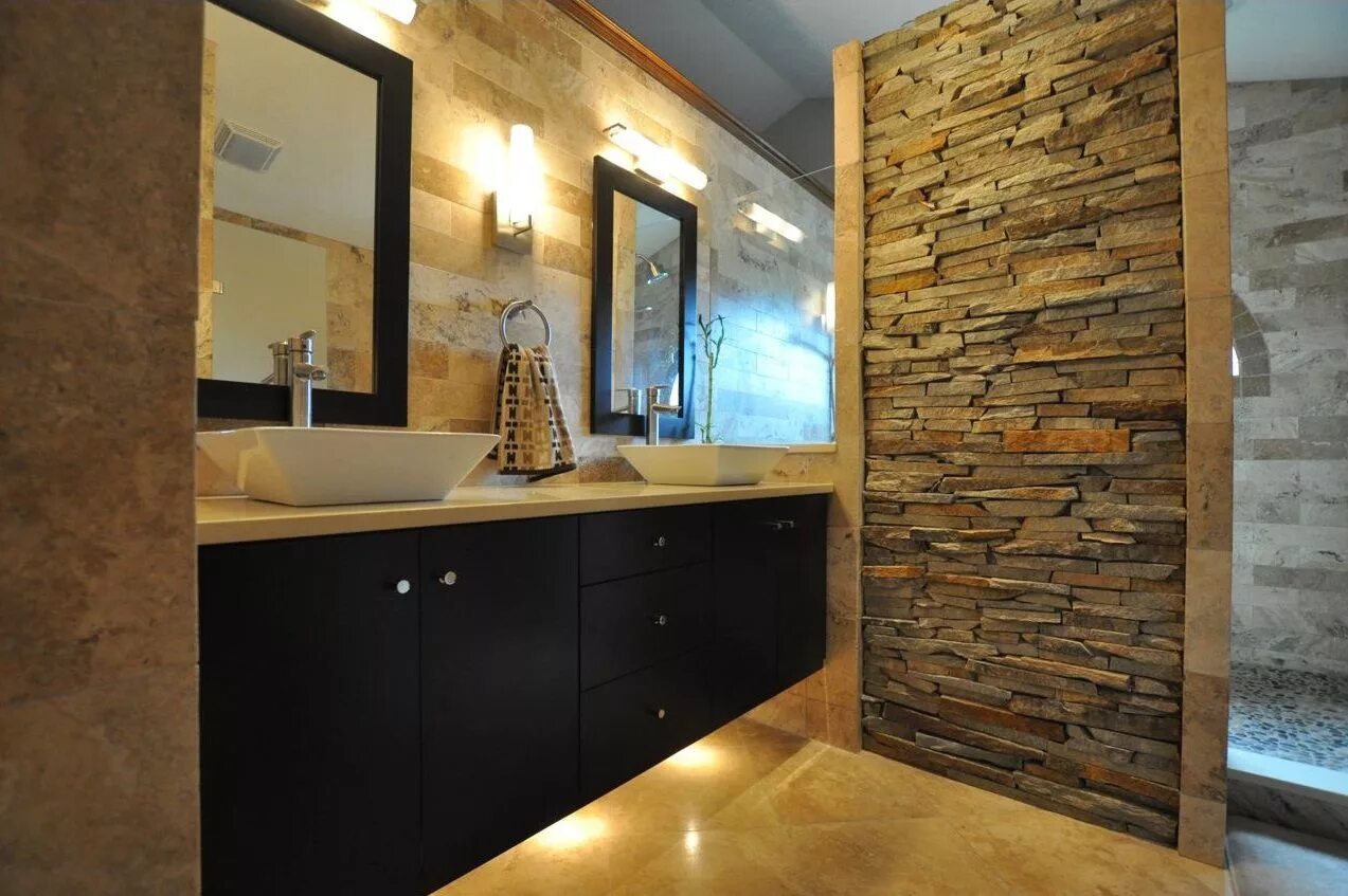 Отделка ванной камнем. Ванная отделка камнем. Отделка ванной комнаты натуральным камнем. Отделка комнаты декоративным камнем.