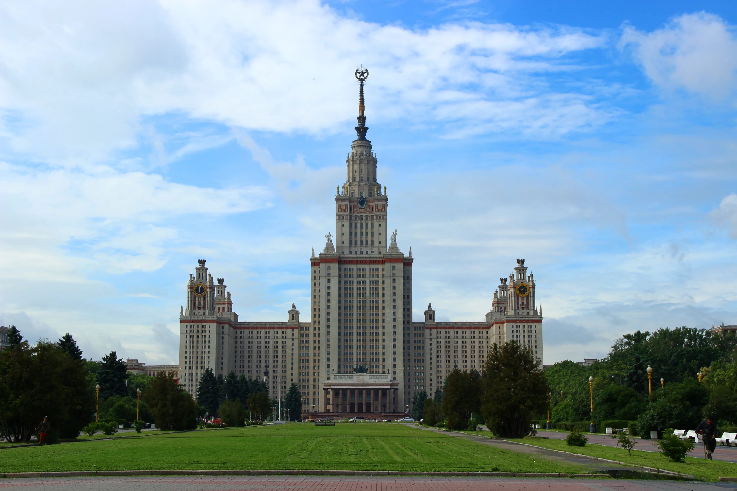 Важные здания в городе. Московский государственный университет имени м.в. Ломоносова. МГУ на Воробьевых горах Архитектор. Московский университет Ломоносова. Главное здание МГУ на Воробьёвых горах 1949-1953.