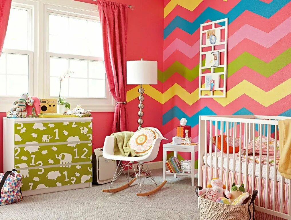 Цветной интерьер. Интерьер детской. Яркий интерьер детской. Яркие детские комнаты. Разноцветные стены в комнате.