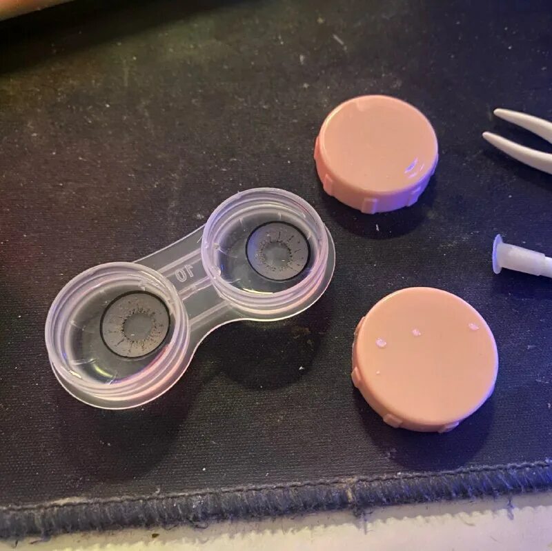 Контактные линзы эстетика. Куда можно положить линзы если нет контейнера. Куда можно положить линзы если нет контейнера. Коробочка для хранения линз. Коробка для линз.