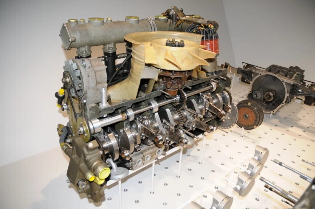 Engine fan. Porsche 917 мотор. porsche 917 engine s. двс порше 917к. разобранный мотор запчасти porsche.