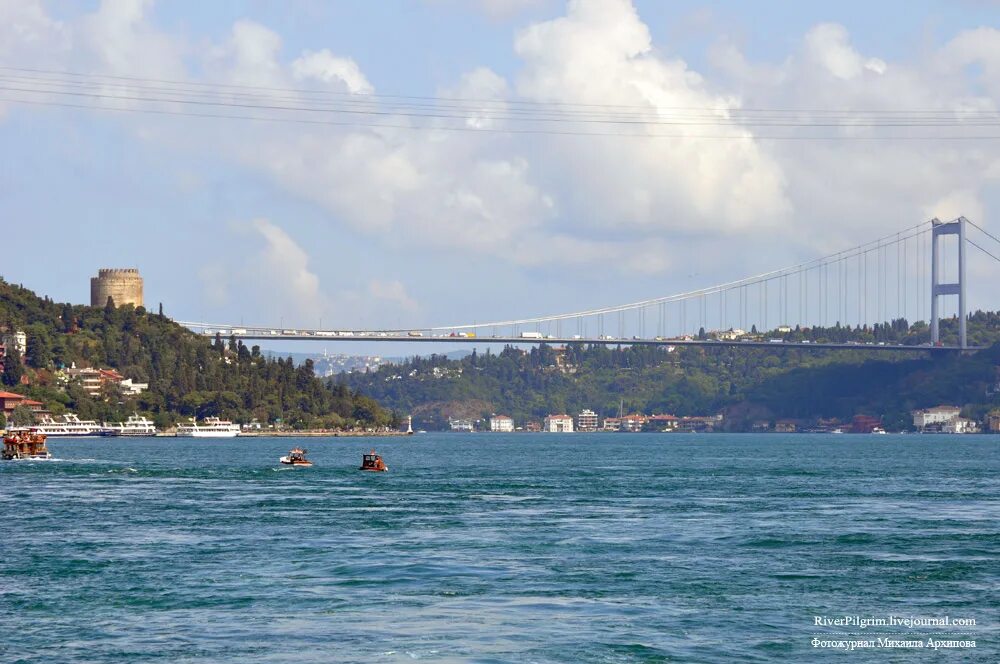 Пролив босфор океан. Стамбул мост через Босфор. Босфорский залив Стамбула. Пролив Босфор мост. Босфор и Дарданеллы мост.