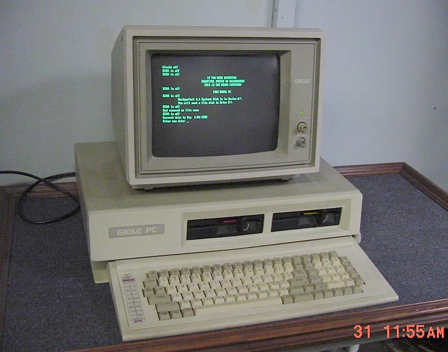 Компьютер 90 годов. Ibm computer 90s. персональный компьютер 90-х. компьютеры в 90 е годы. старый пк.