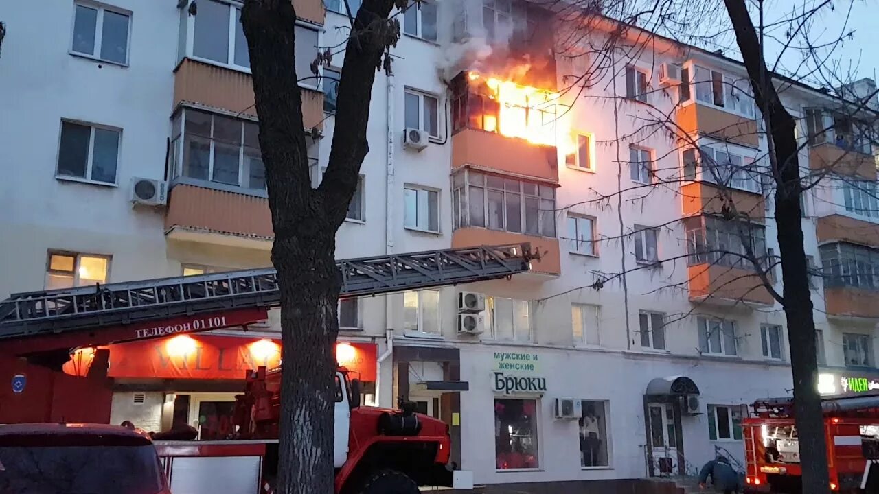 Пожар проспект октября. Пожар на проспекте буденного сегодня. Горит в уфе фирма мир. Пожар проспект октября. Пожар на проспекте октября уфа сегодня.
