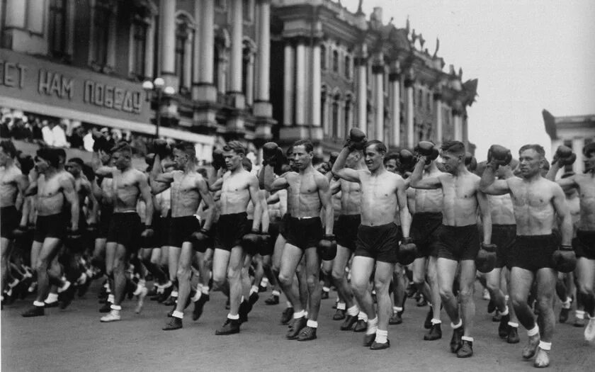 Спорт в послевоенное время. Советские физкультурники. Советские парады физкультурников. Физкультура и спорт. Спортивный парад 30 годы.