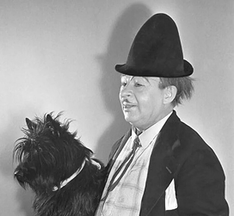 скотч терьер карандаш клоун. клоун карандаш и его собака клякса. какая собака была у клоуна карандаша. михаил николаевич румянцев. клоун карандаш с собакой.