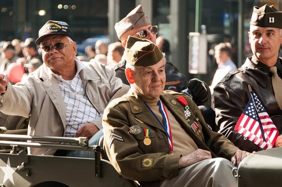 Veterans day. Ветеранс Дэй. Американский ветеран. Американские ветераны второй мировой. Американский ветеран войны.