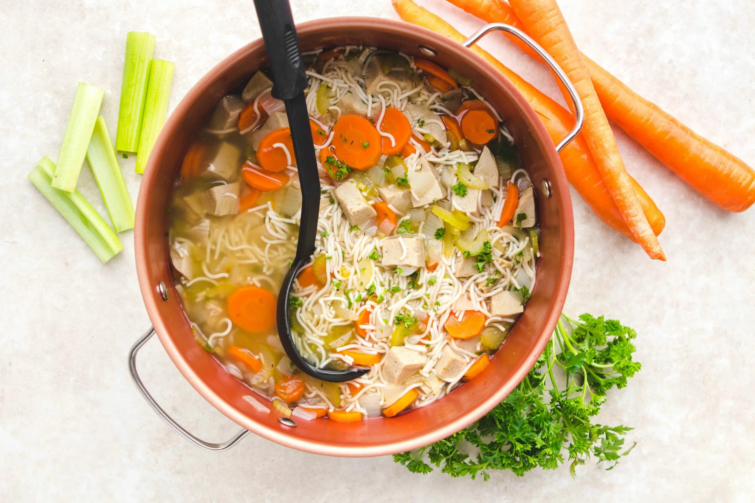 Лапша без зажарки. A Bowl of hot Chicken Soup. A Bowl of hot Chicken Soup for Kids.