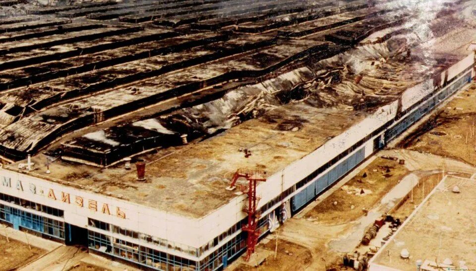 Пожар на заводе камаз 1993. Пожар на заводе двигателей камаз 1993. Пожар завод двигателей набережные челны. Пожар завод двигателей набережные челны. Камаз завод набережные челны пожар.