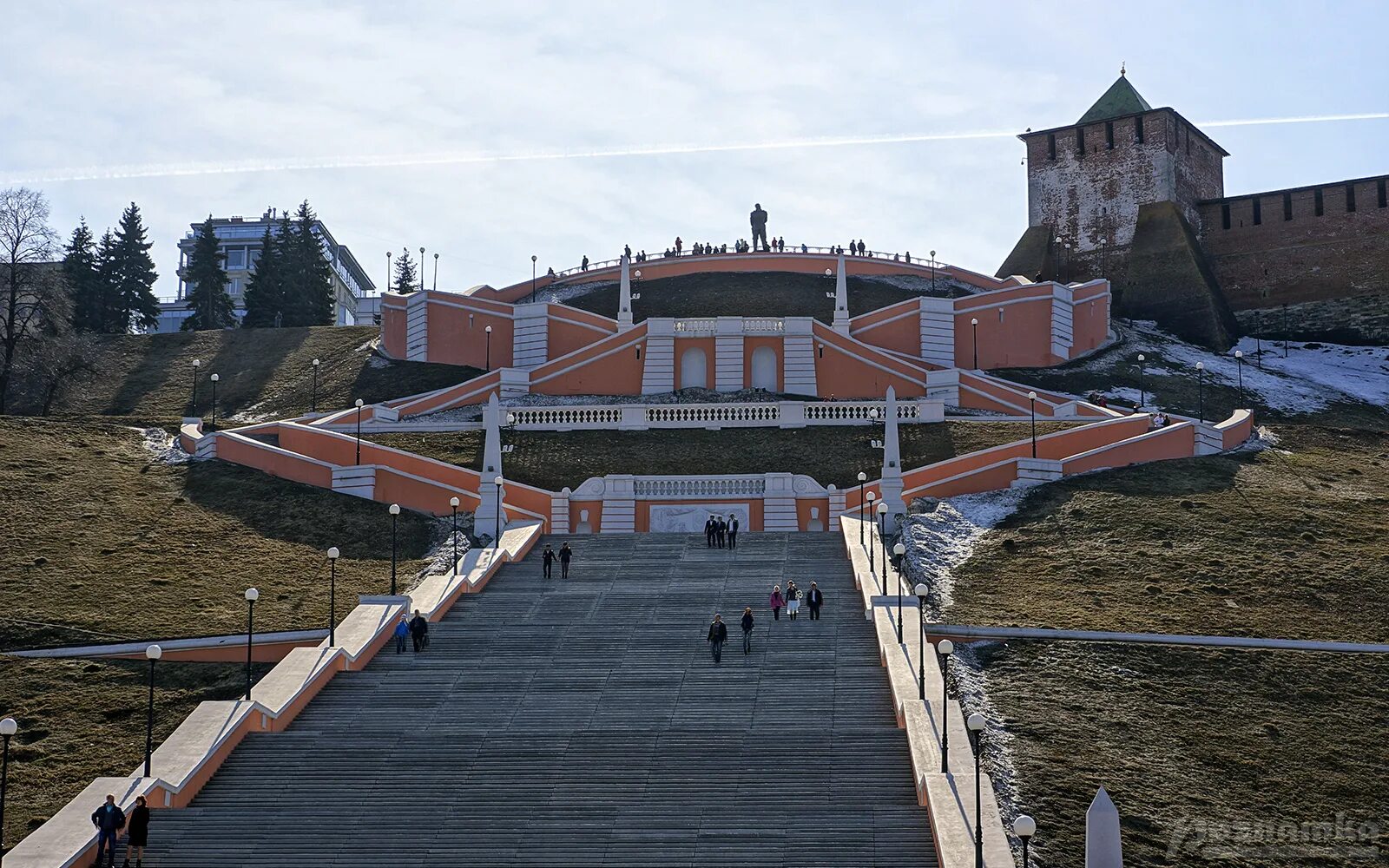 Чкаловская лестница в нижнем новгороде сколько ступеней. Чкаловская лестница Нижний Новгород. Чкаловская лестница достопримечательности Нижнего Новгорода. Чкаловская лестница Нижний Новгород количество ступеней. 560 Ступенек Нижний Новгород.