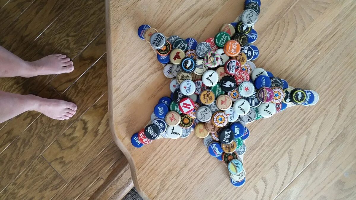Что можно сделать из старых таблеток Beer Bottle Cap Art