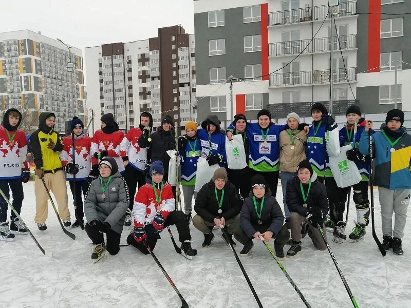 Пенза 19 закрытый город. Ул. Генерала глазунова 12 пенза. Глазунова 10 пенза. Дворовый хоккей.