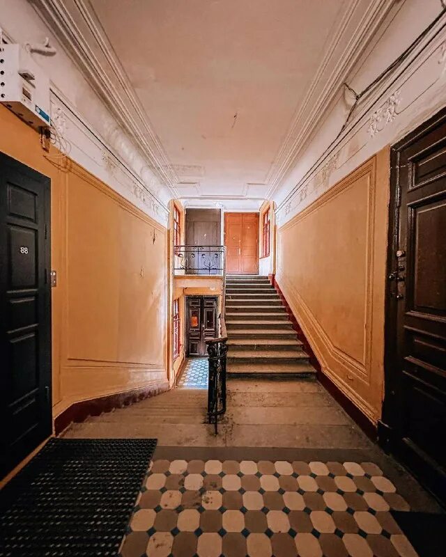 Доходный дом кондратьева. Парадная лестница рубинштейна 4. Подъезды в элитных домах. Парадная дом 8. Ул ломоносова 14 парадная.