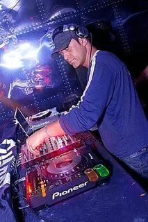 Dj up