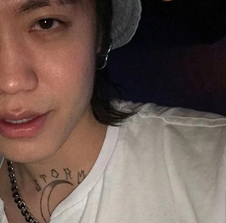 Bloo корейский исполнитель. Bloo корейский рэпер эстетика. Bloo корейский рэпер возраст. Bloo рэпер. Bloo рэпер.