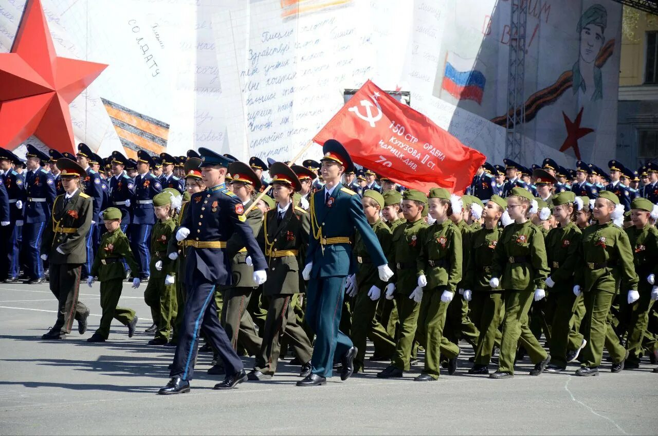 Сколько пройдет парад. Оренбург парад 9 мая 2025. парад 9 мая оренбург. парад 9 мая в школе. парад победы 2025 фото.
