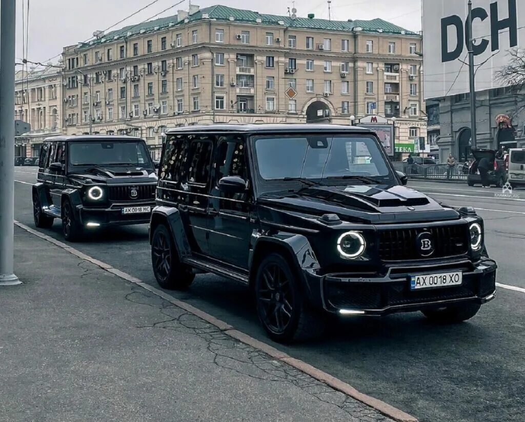 Машины из харькова. Машины олигархов. Brabus кортеж. Гелик кортеж.