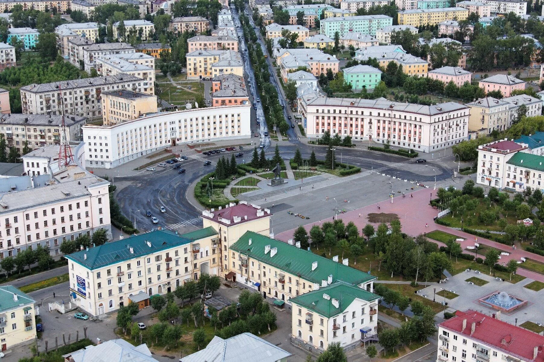 Центр краснотурьинска. Краснотурьинск площадь. краснотурьинск центральная площадь. краснотурьинск площадь города. город краснотурьи́нск свердловская область.