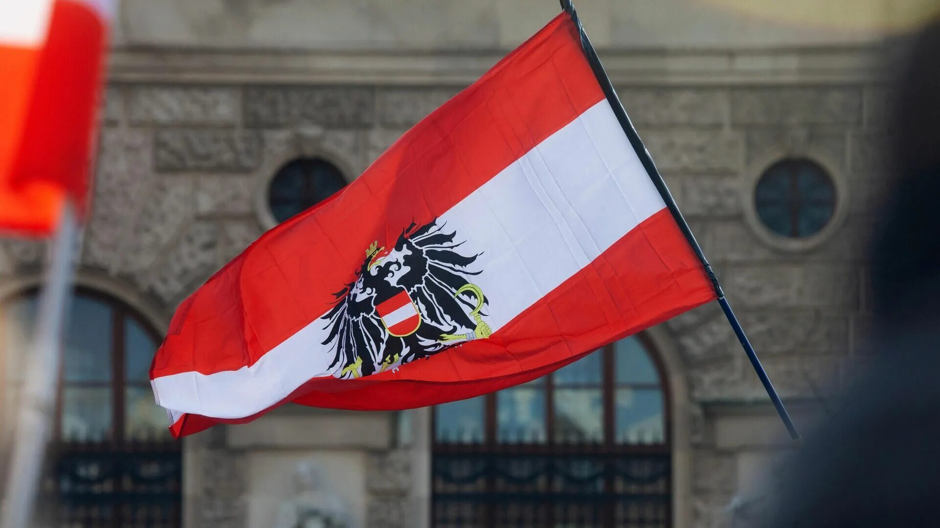 Флаг австрийской Республики. Флаг Австрии 2022. Вена Австрия флаг. Австрия политика.