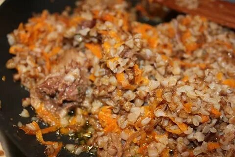 Гречка с тушенкой с овощами