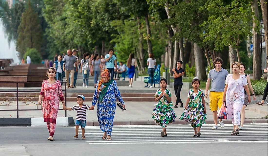 Население города душанбе. Таджикистан улицы душанбе люди. душанбе люди на улице. население таджикистана. душанбе население.