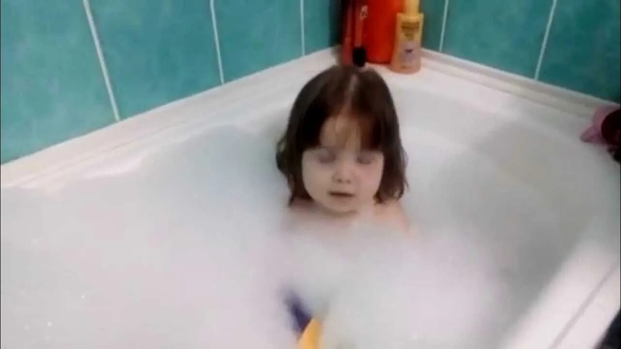 Пене ютуб. Пене ютуб. Пене ютуб. Асмр дети пена на микрофон. Очень много пены в ванне.