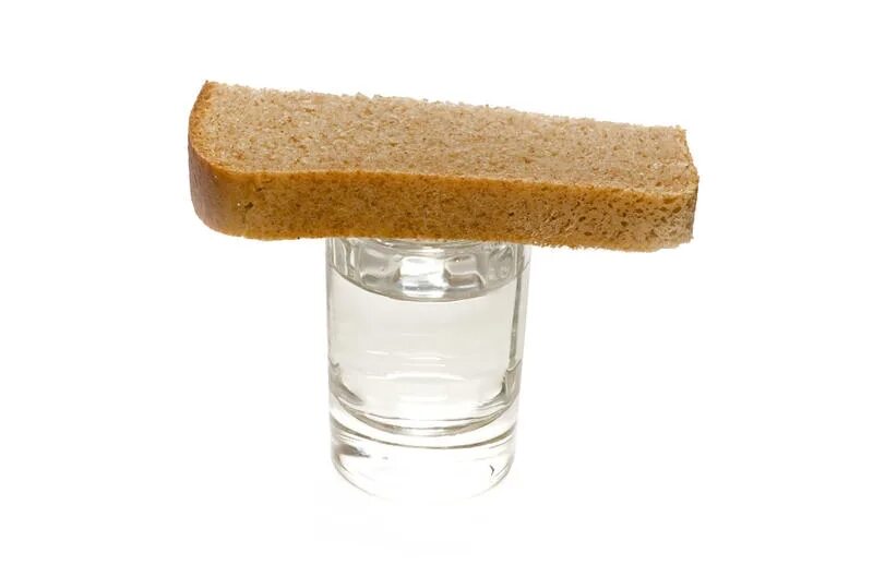 Рюмка с хлебом. Рюмка с хлебом. Стопка с хлебом. Рюмка с хлебом. Стопка с хлебом.