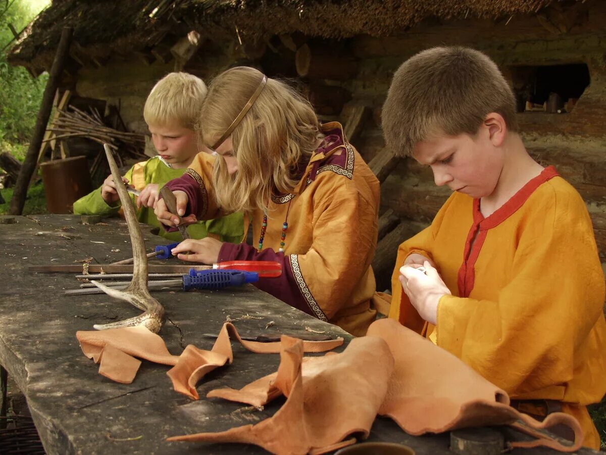 Картинки учиться ремеслу. Научись ремеслу. Современные профессии и ремесла. Научись ремеслу. Лепка из глины на гончарном круге.