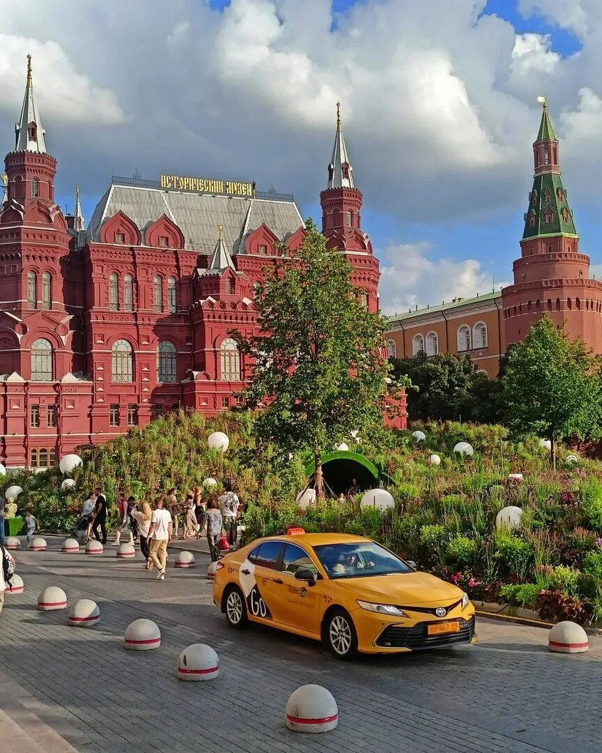 Площадь москвы. Московский урбанистический форум 2023. Красная площадь. Карусель на манежной площади 2022. Территория будущего 2030 манежная площадь.