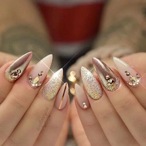 Маникюр Stiletto nails designs, Nails design with rhinestones, Golden nails
