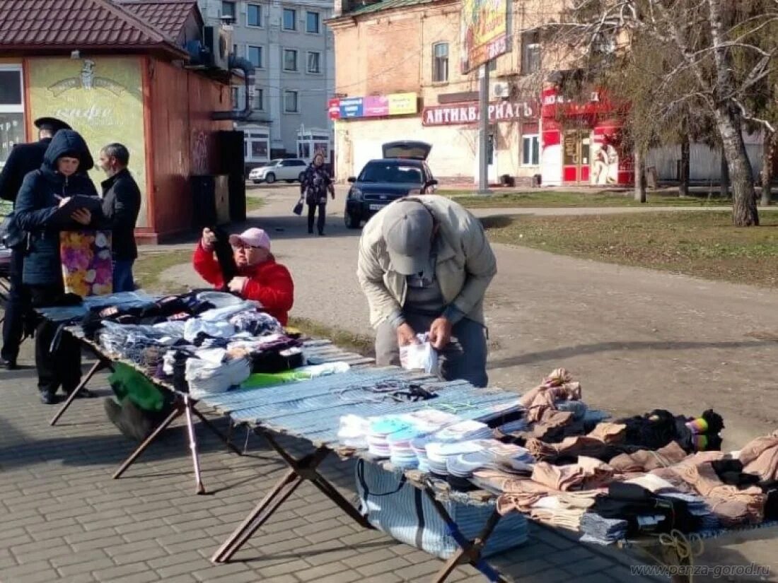 Несанкционированная торговля. На рынке. Торговля в храме. Несанкционированная торговля картинки. Пенза новости на сегодня происшествия