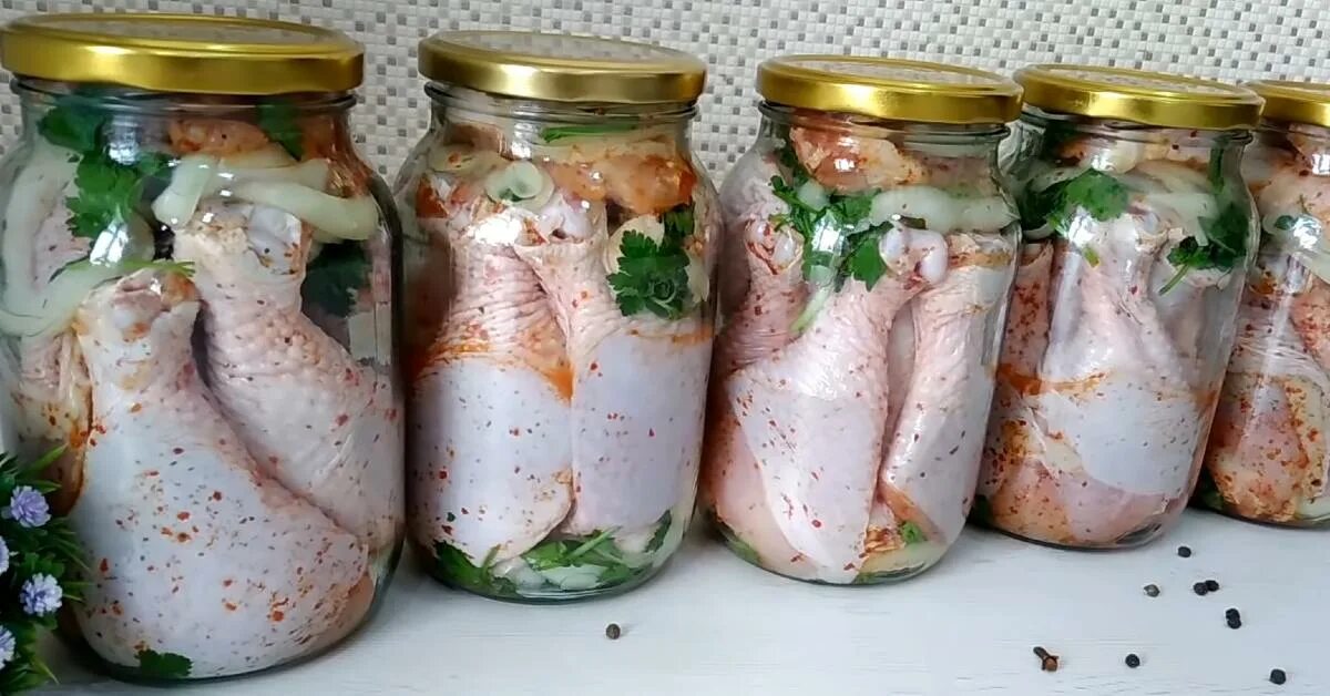 Тушенка домашняя на зиму из курицы. Тушенка из домашней курицы. Тушёнка из курицы в духовке в стеклянной банке. Тушенка куриная без автоклава. Домашняя тушенка без автоклава.