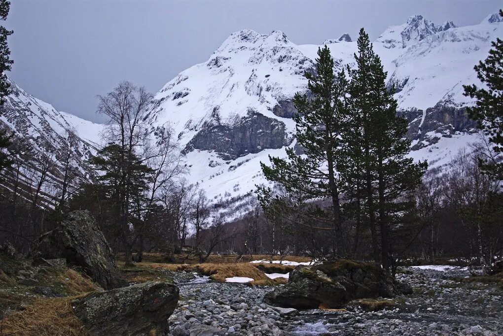карачаево-черкесия горы архыз. поселок архыз горы.