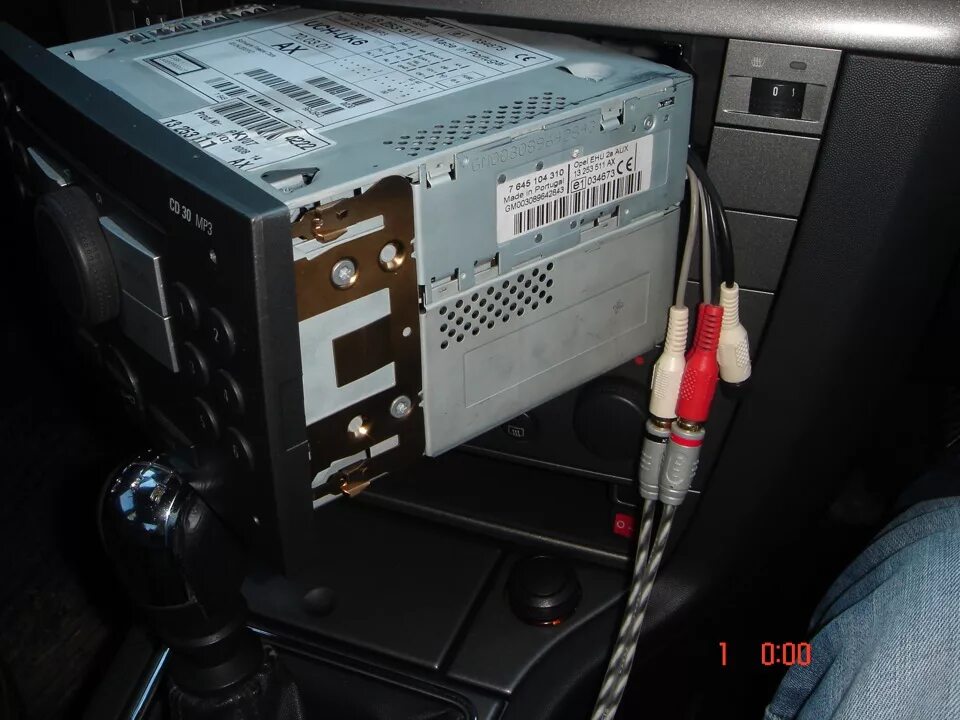 Как подключить аукс к магнитоле опель AUX на штатную CD30 MP3 (Opel Astra H) Opel Astra H, 1,6 л, 2005 года автозвук