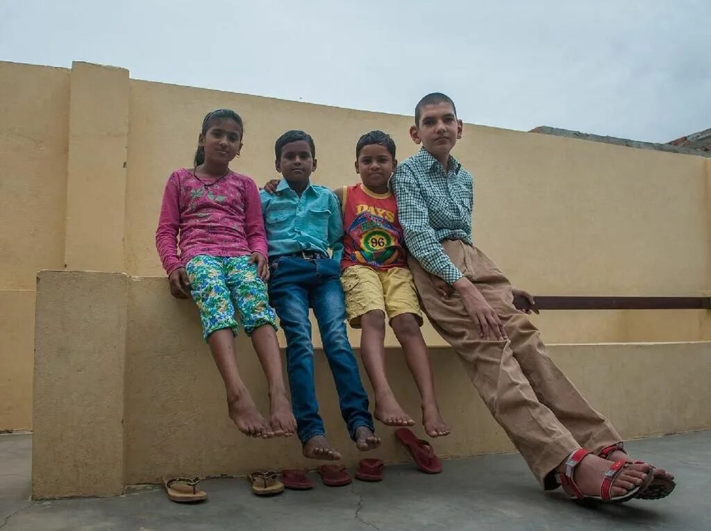 Самый высокий ребенок в мире Каран Сингх. Каран Сингх мальчик. Каран Сингх рост в 8 лет. Высокий восьмилетний мальчик в мире Каран Сингх.
