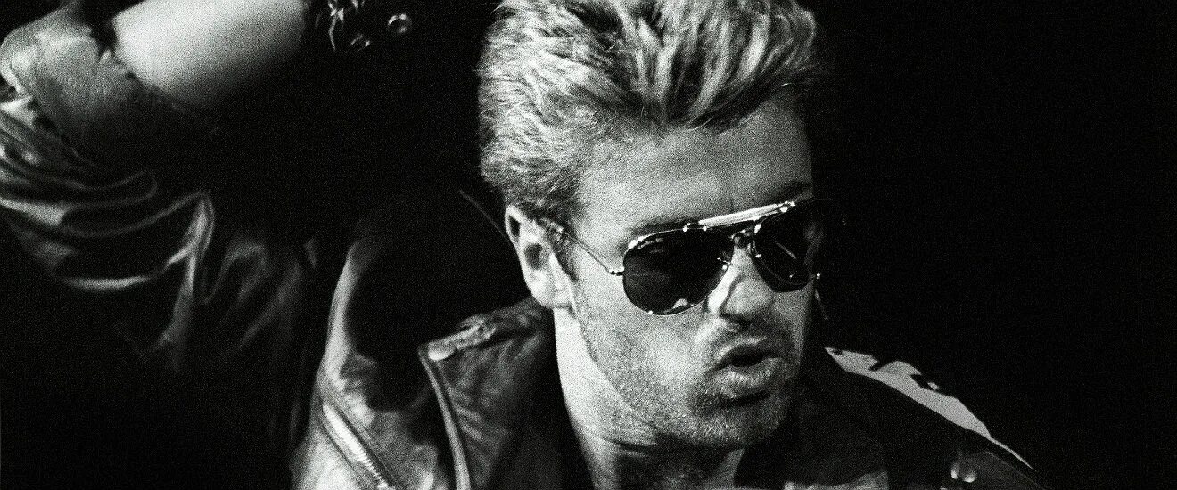 George michael figure. Джордж майкл в 80х. джордж майкл в 00-х. майкл певец 80г-70. george michael klipi.