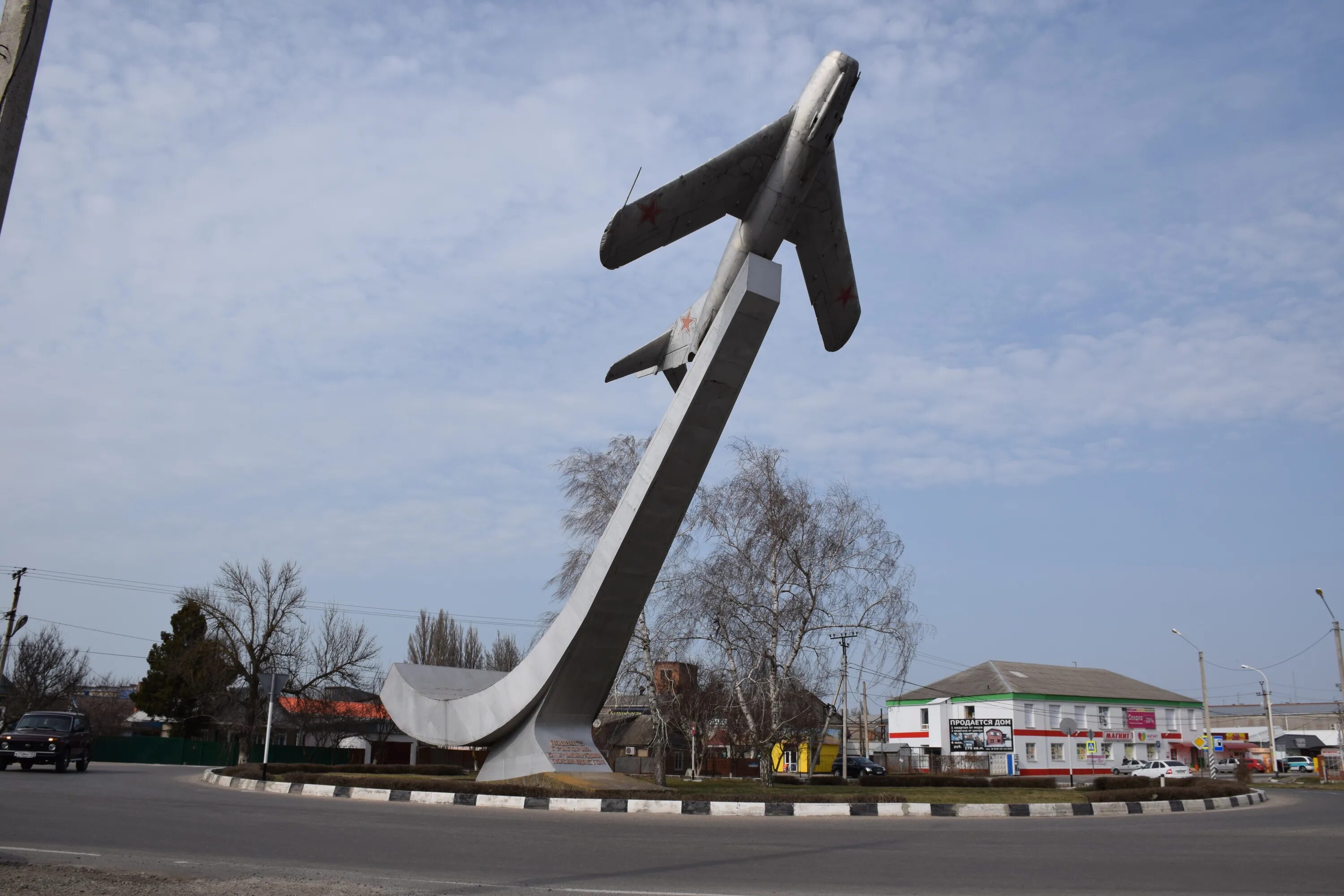 П ахтарск. Памятник бахчиванджи приморско-ахтарск. приморско-ахтарск самолет памятник. приморско-ахтарск самолет бахчиванджи. город приморско-ахтарск краснодарский край.