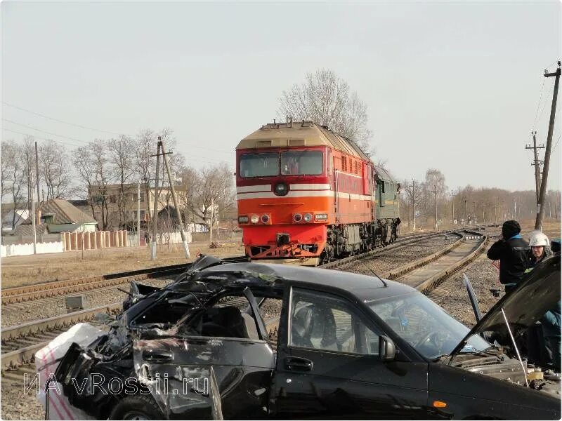 ДТП на Железнодорожном переезде. Столкновение поезда в Ростовской области. Дорожно транспортные происшествия на железной дороги.