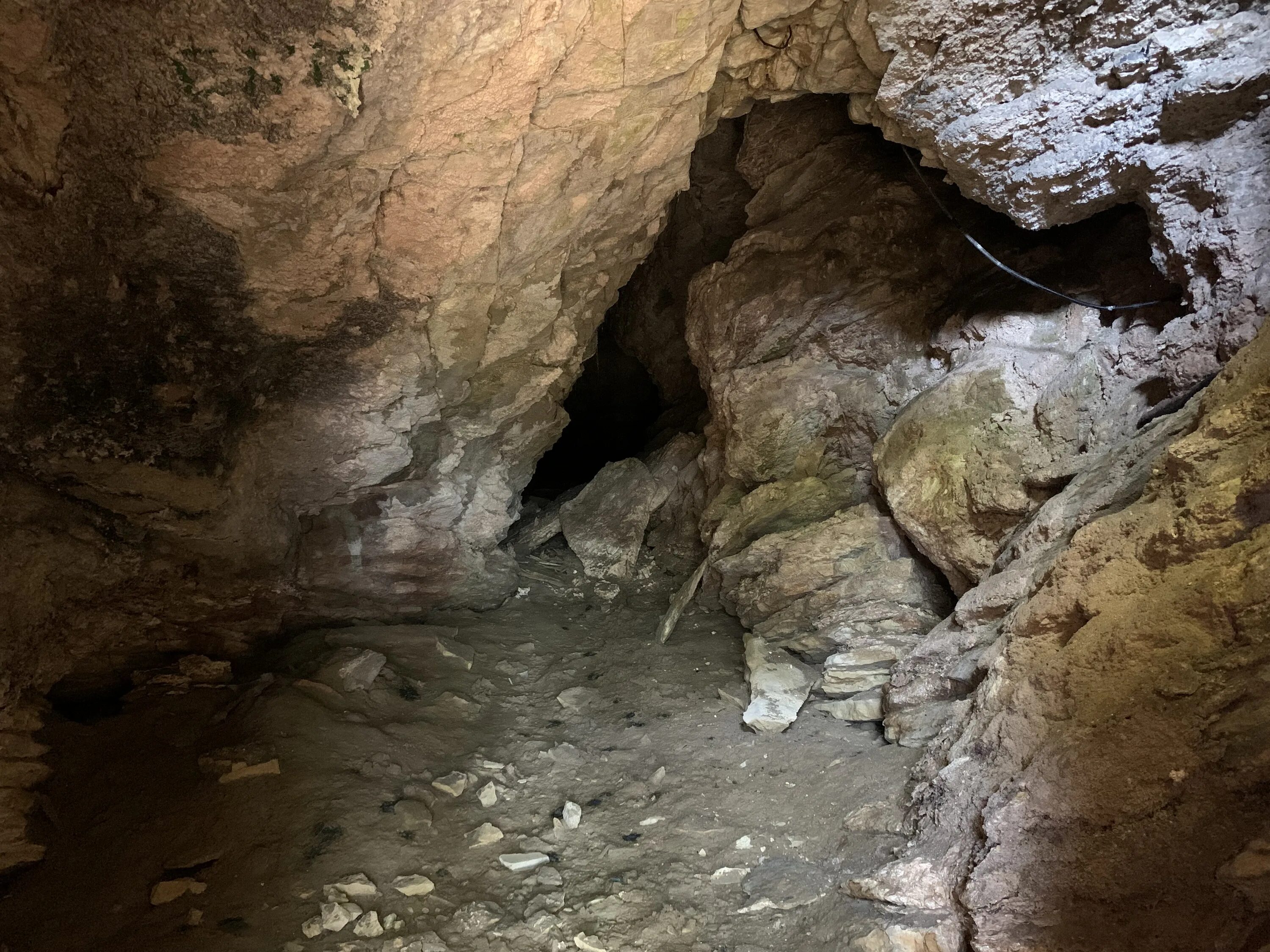 Пещера таврида в крыму. Пещера чатракам геншин. Пещера юстианны карта. Far cry primal пещера карта. Оно в пещере.