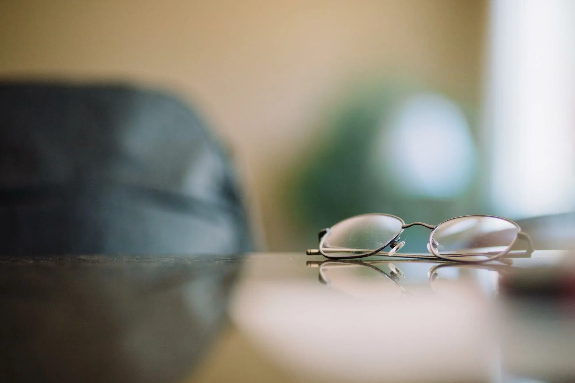 Are there glasses on the table. Зрение -9. glasses on table. sunglasses on the table.