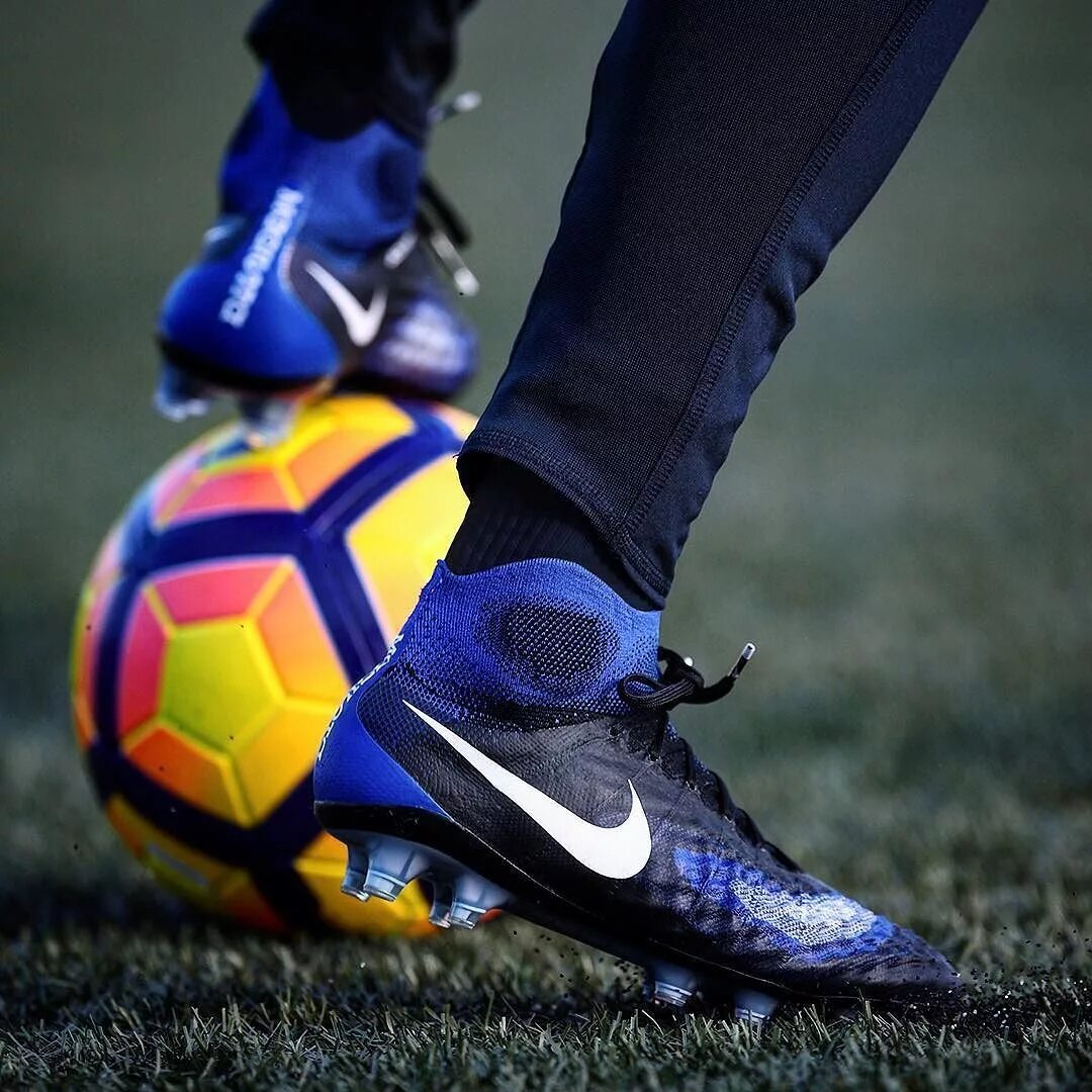 День фут. Nike Football Shoes. Бутсы найк футбольные мячи. Футбольный мяч с бутсами.