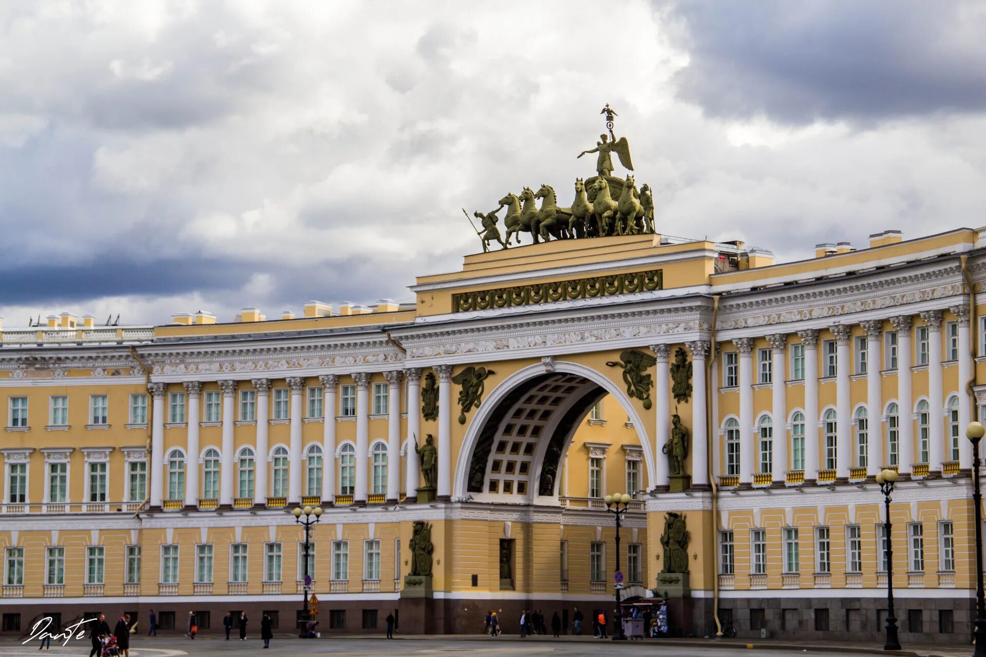 Главный штаб эрмитаж дворцовая площадь. Здание главного штаба карл иванович росси. Эрмитаж дворцовая площадь арка. Главный штаб зимнего дворца. Главный штаб зимнего дворца.