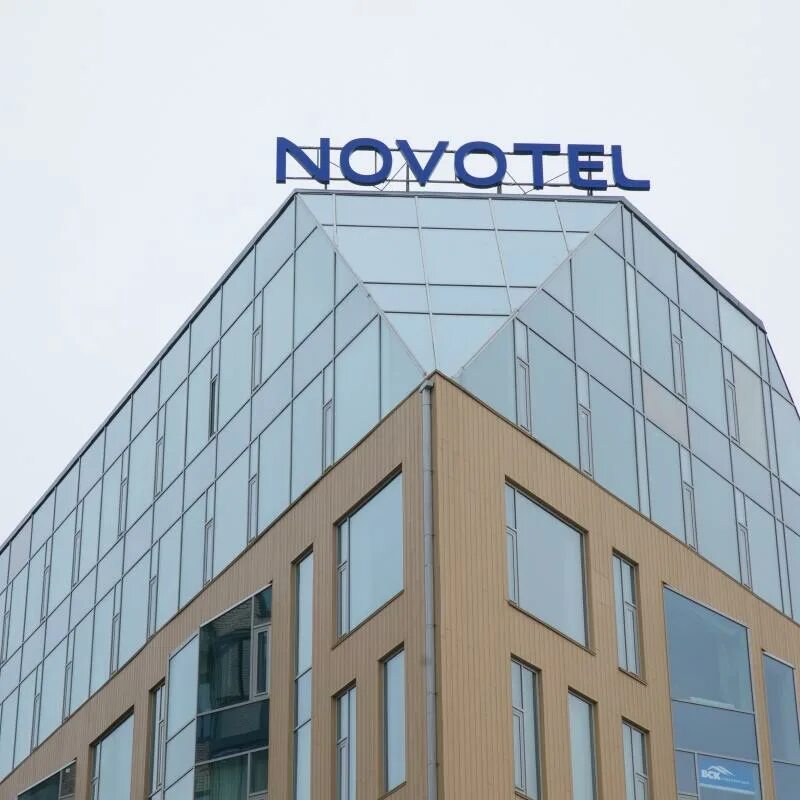 Novotel Архангельск наб. Северной Двины, 55, Архангельск. Отель Novotel Архангельск. Гостиница Новотель Архангельск. Архангельск гостиница на набережной.