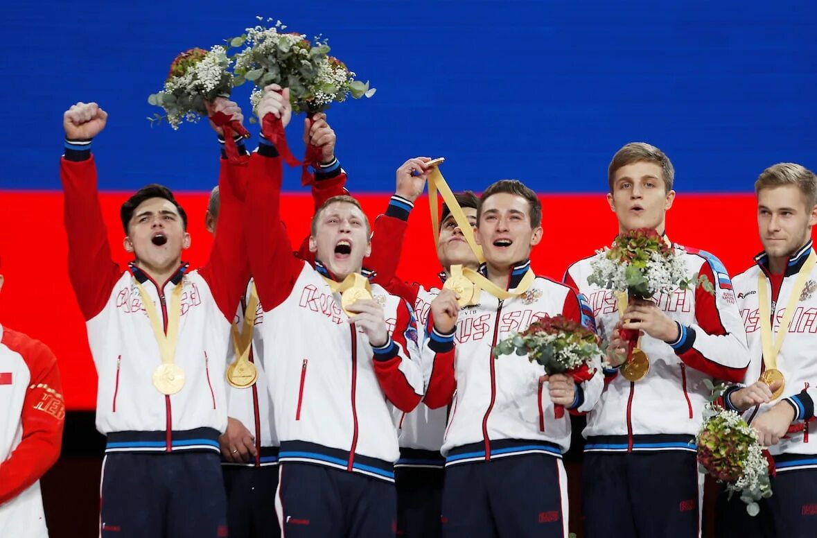 Олимпийские призеры по гимнастике. Российские спортсмены на пьедестале. Олимпийские призеры по гимнастике. Олимпийские призеры по гимнастике. Победители олимпийских игр.