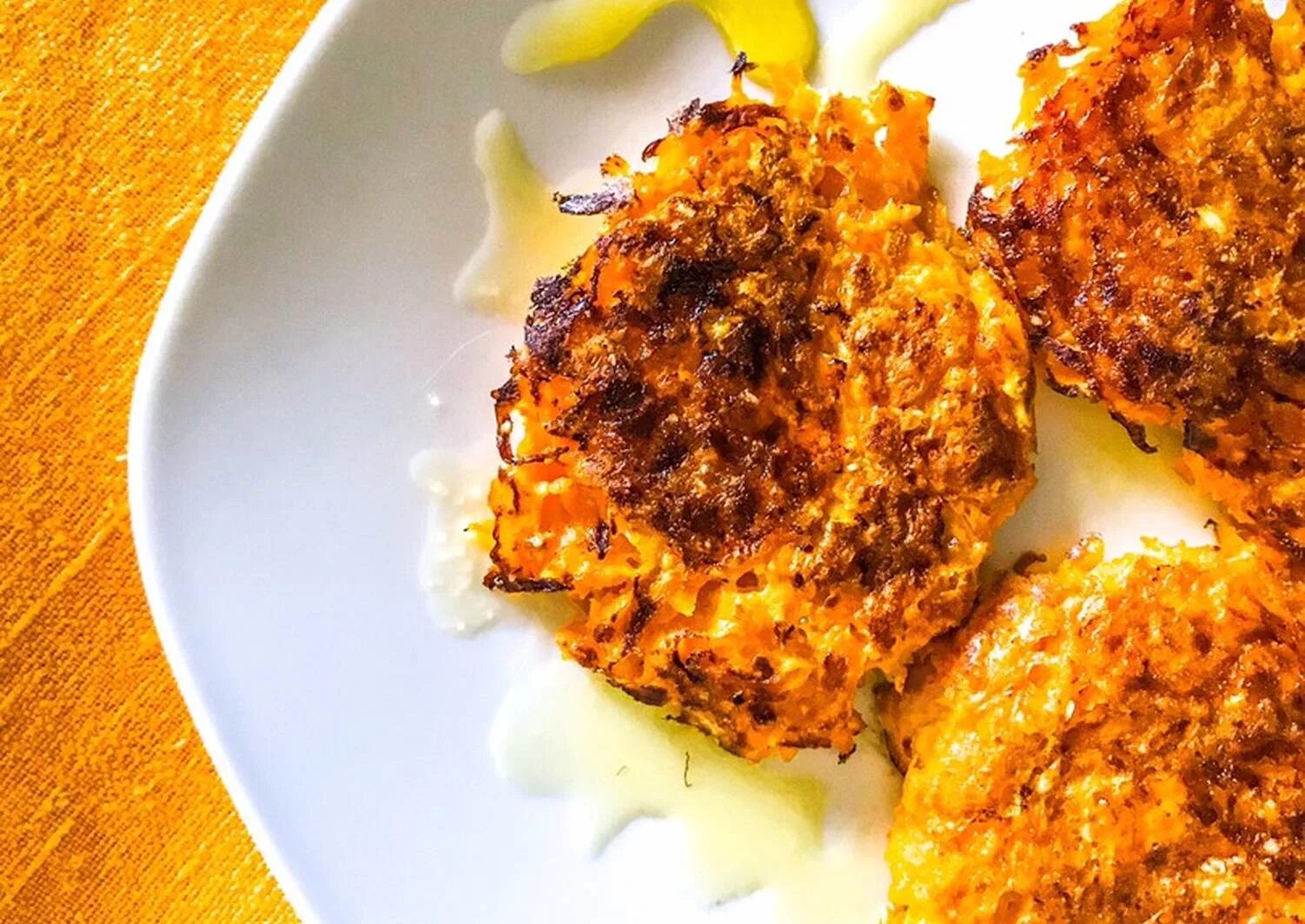Оладьи из тыквы рецепт пошагово. Оладьи из тыквы самый вкусный и быстрый. драники из тыквы с сыром. оладьи из тыквы на сковороде самый вкусный. оладьи из тыквы в духовке.