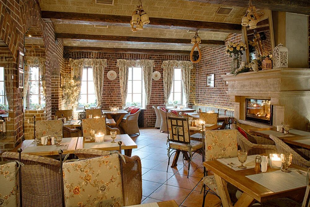 Osteria mario ресторан лубянка. Ресторан итальянской кухни. Кафе в итальянском стиле. Семейные итальянские рестораны. Trattoria ресторан италия интерьер.