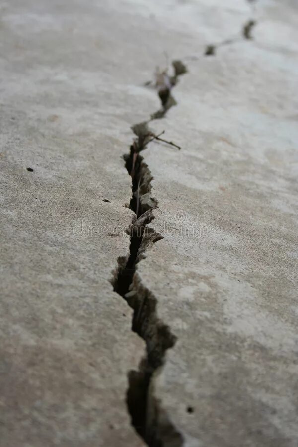 Молодой трещины. Трещина. Трещины в бетоне. Трещины на Камне. Трещины в горных породах.