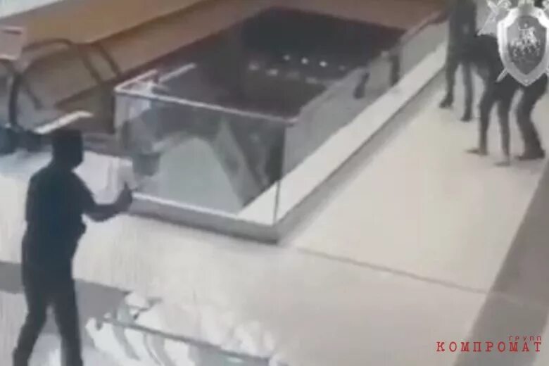 стрельба в кристалле тюмень. чс тюмень расстреляли авто. нападение на сотрудника полиции. перестрелка в тюмени 5 января. перестрелка в тюмени 5 января.