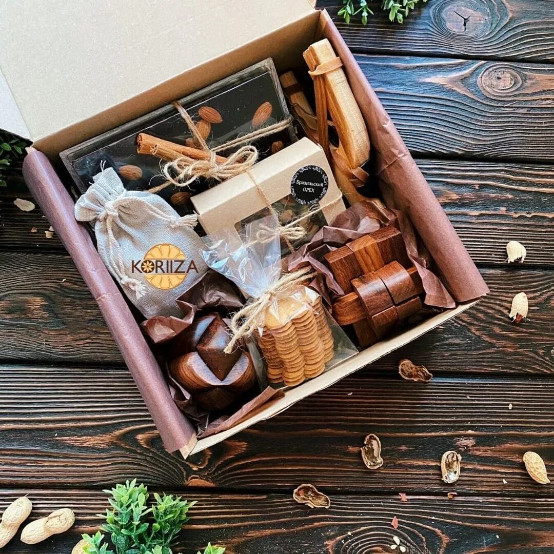Подарочные боксы. Кофейный подарочный набор. Подарки подарочные наборы box. Крафтовые коробки для подарков. Сладкий подарочный набор.