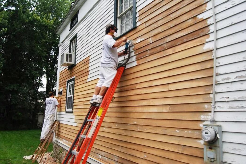 Лучшая краска для дома снаружи. Покраска деревянного дома снаружи. Окраска деревянного дома. Покраска фасада деревянного дома. Красим дом снаружи.